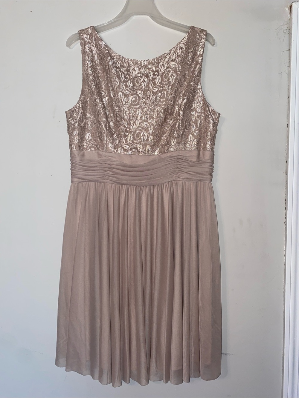 Sleeveless Lace Bodice Chiffon Skirt Dress in Taupe
